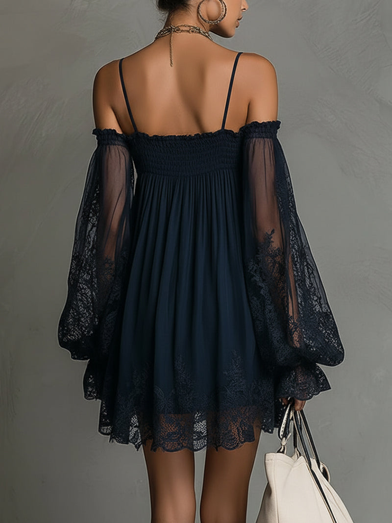 Aurora | Abito corto in mussola blu navy con spalle scoperte e rifiniture in pizzo