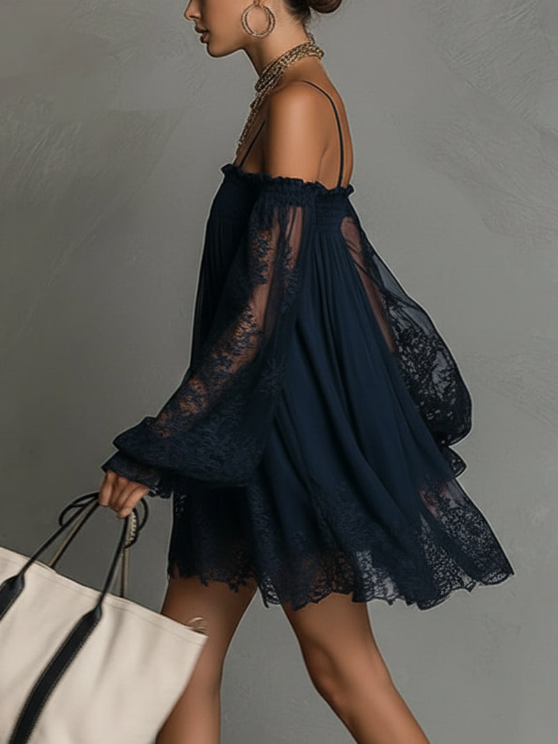Aurora | Abito corto in mussola blu navy con spalle scoperte e rifiniture in pizzo