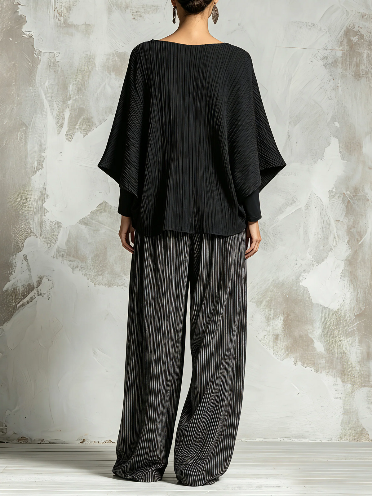 Geneviève™ | Completo Due Pezzi Plissettato con Top a Pipistrello e Pantaloni a Gamba Larga
