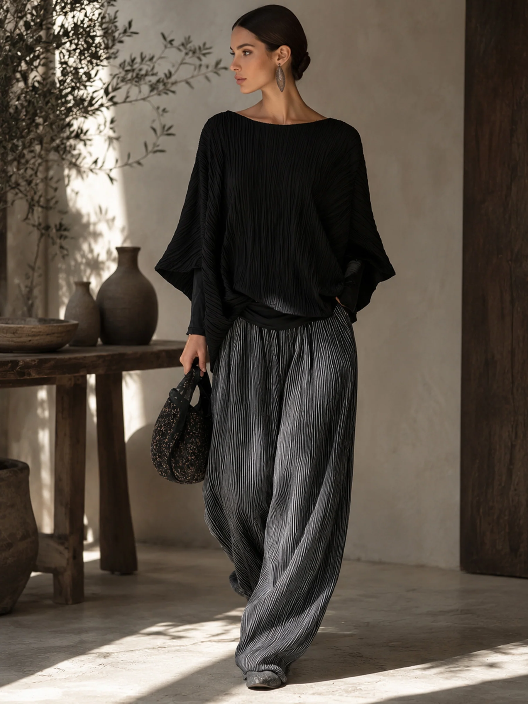 Geneviève™ | Completo Due Pezzi Plissettato con Top a Pipistrello e Pantaloni a Gamba Larga