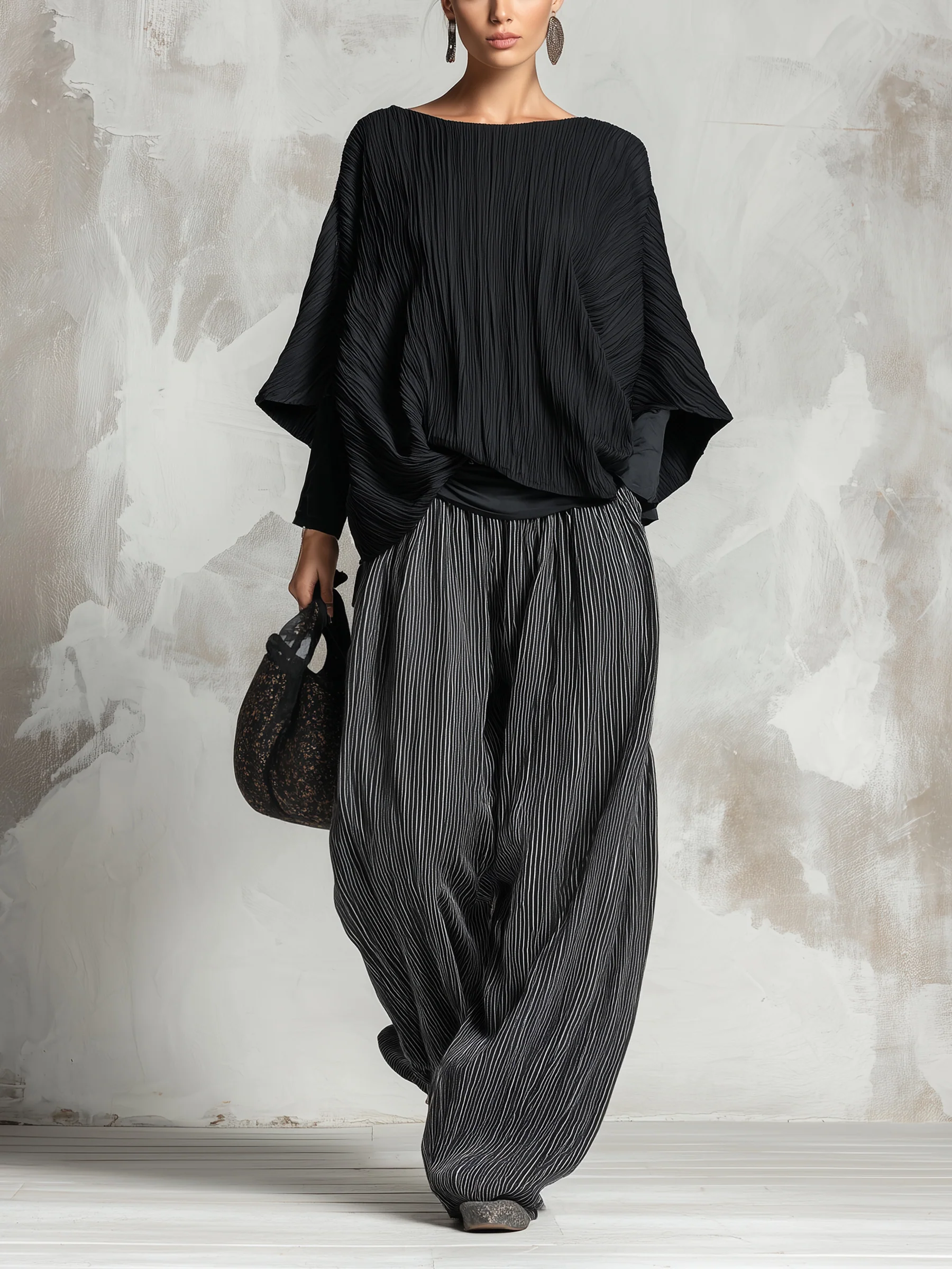 Geneviève™ | Completo Due Pezzi Plissettato con Top a Pipistrello e Pantaloni a Gamba Larga