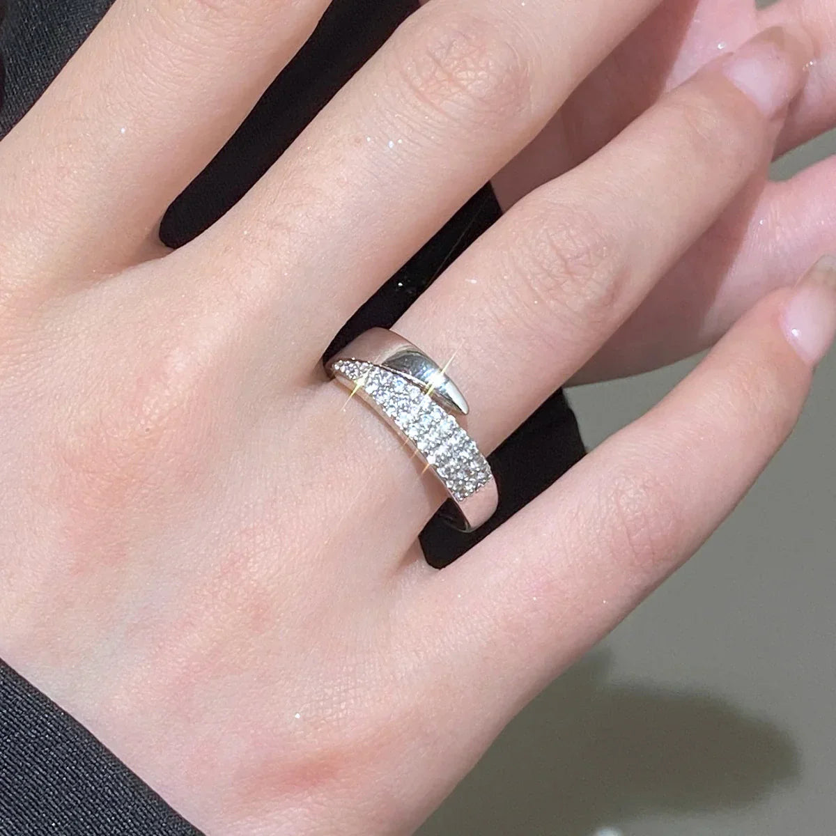 LENA | ANILLO CRUZADO CON CIRCONITAS