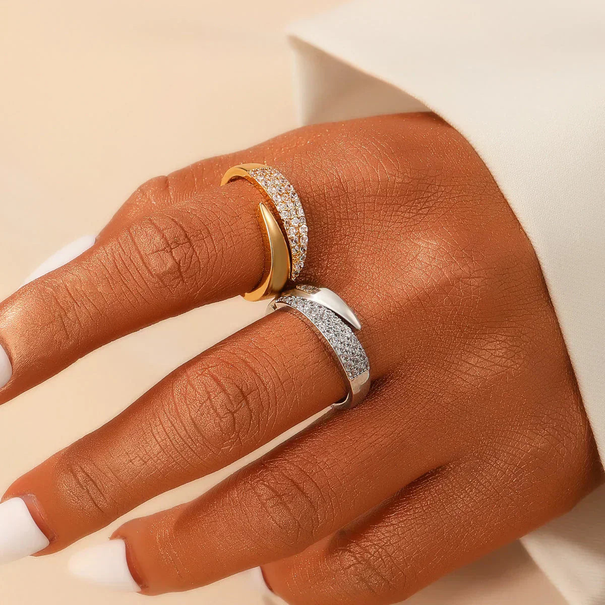 LENA | ANILLO CRUZADO CON CIRCONITAS