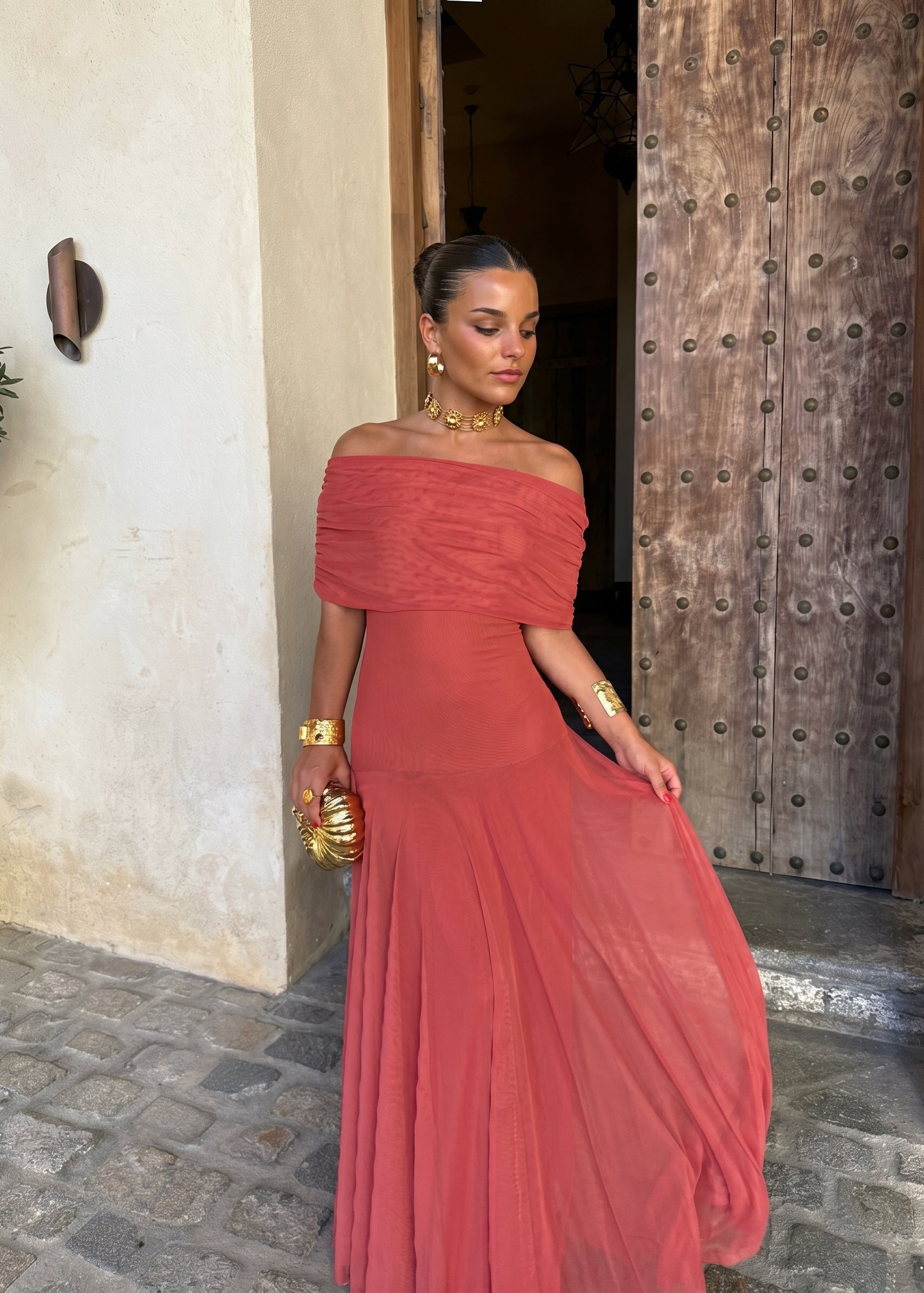 Vestido Toledo: Fluidez y Estilo Asimétrico