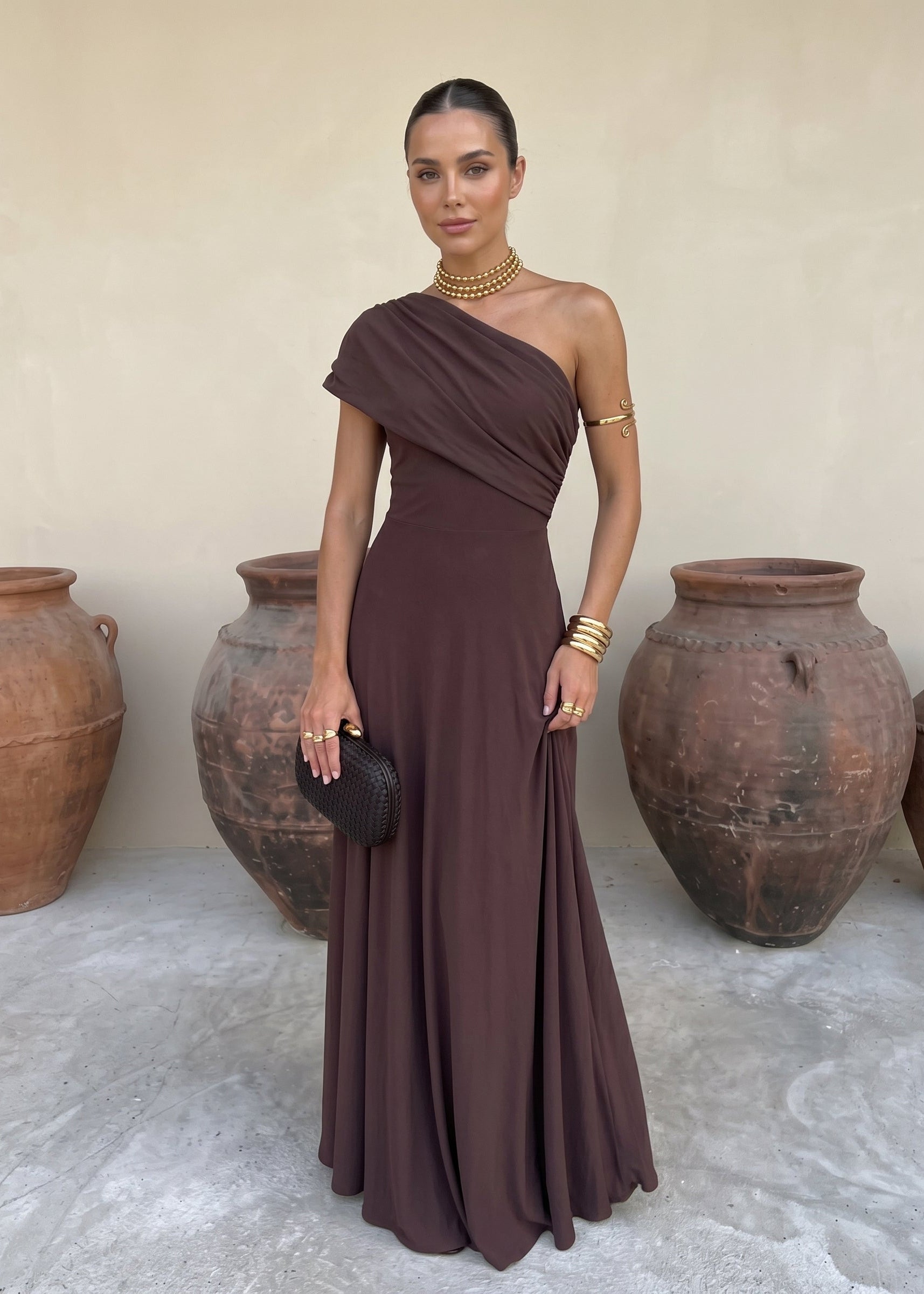 Vestido Toledo: Fluidez y Estilo Asimétrico