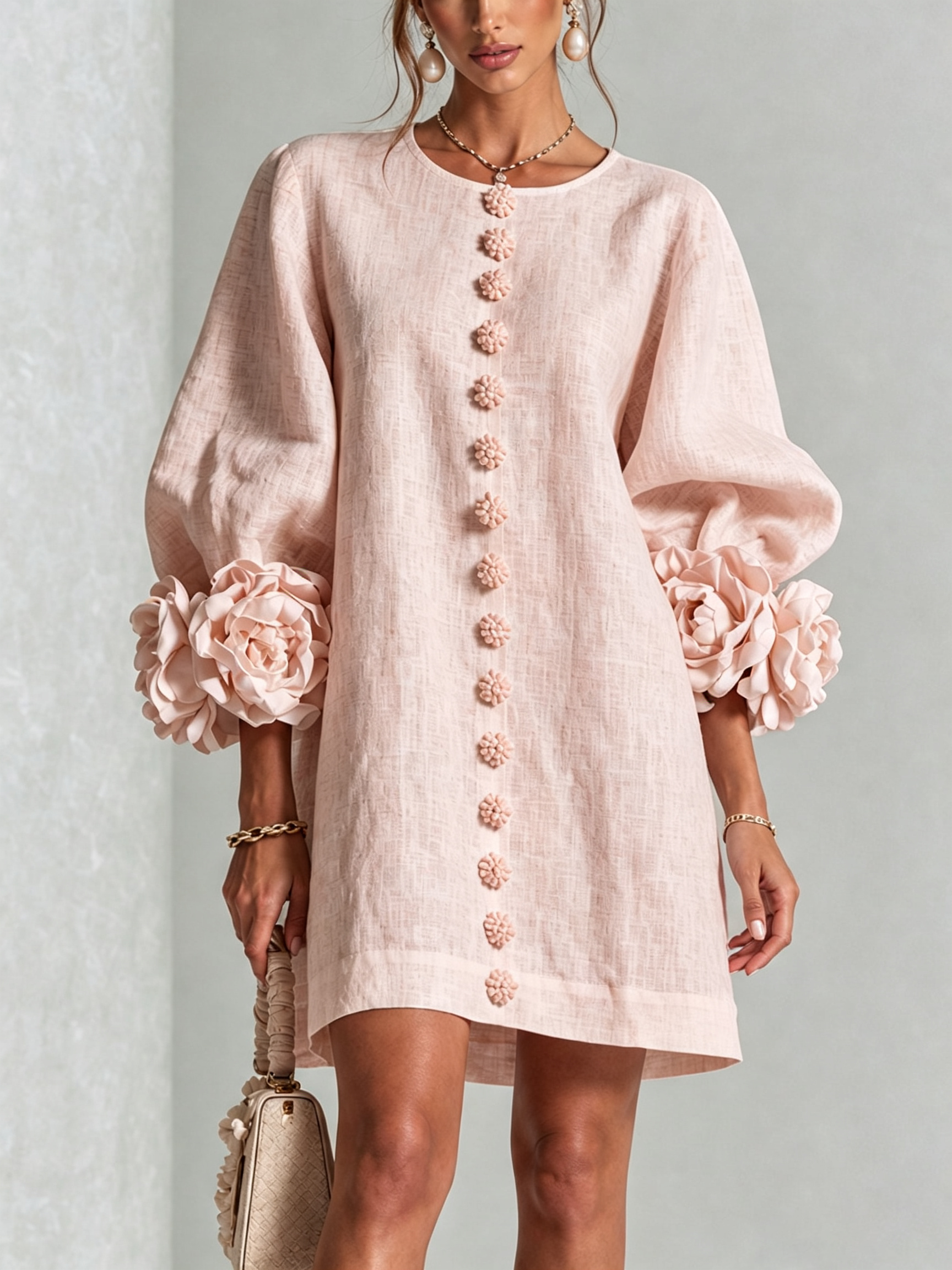 VALENTINA | MINIABITO ROSA A FIORI CON BOTTONI E POLSINI DECORATI