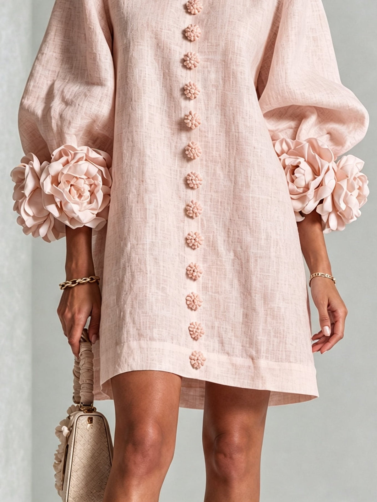 VALENTINA | MINIABITO ROSA A FIORI CON BOTTONI E POLSINI DECORATI