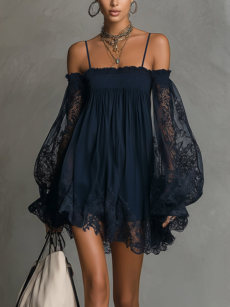 Aurora | Abito corto in mussola blu navy con spalle scoperte e rifiniture in pizzo