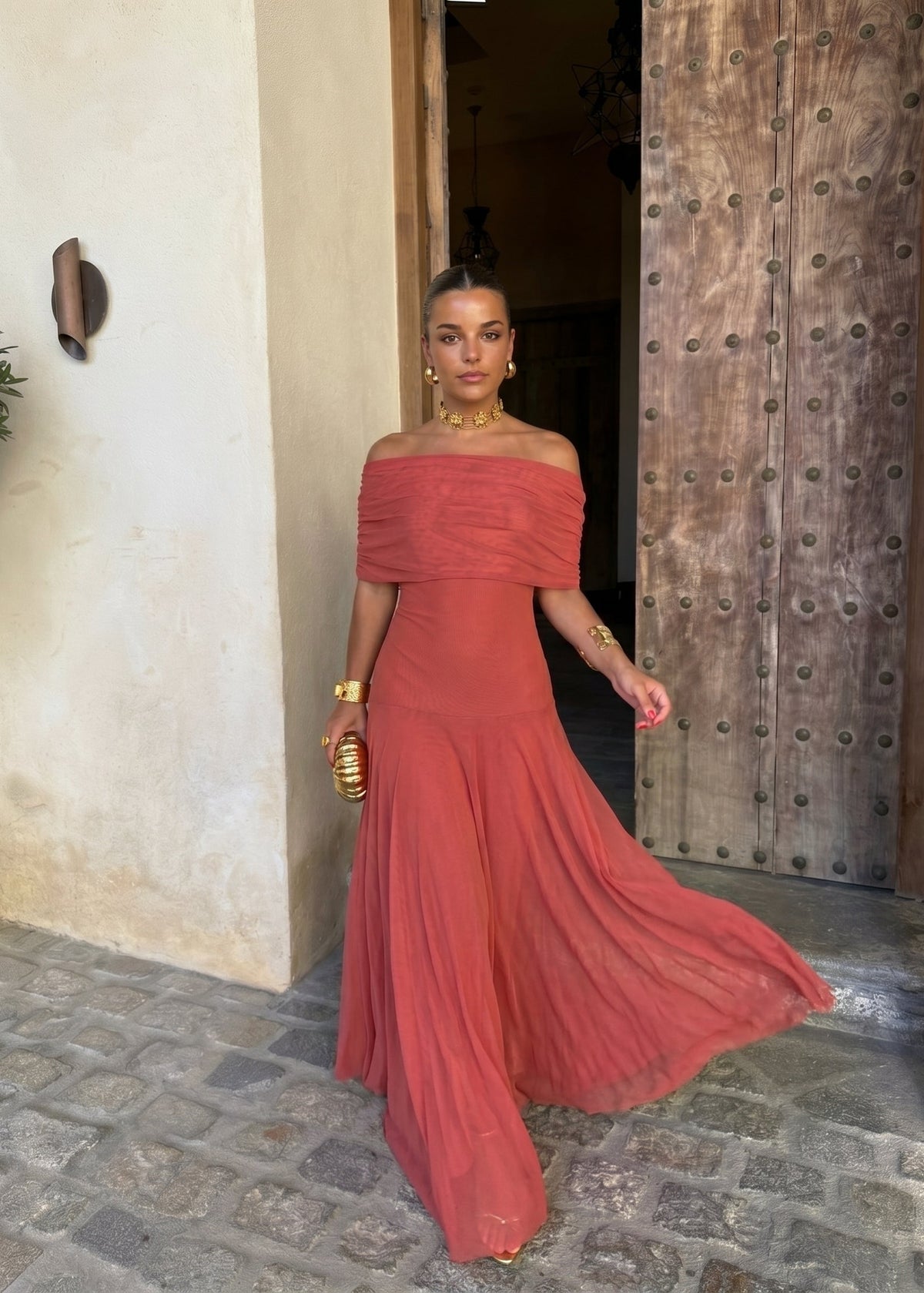Vestido Toledo: Fluidez y Estilo Asimétrico