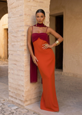 Zahara | Abito arancione con scollo rosso