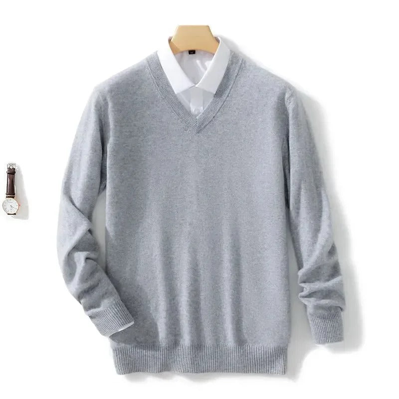 Maglione da uomo in cashmere sciancrato con scollo a V