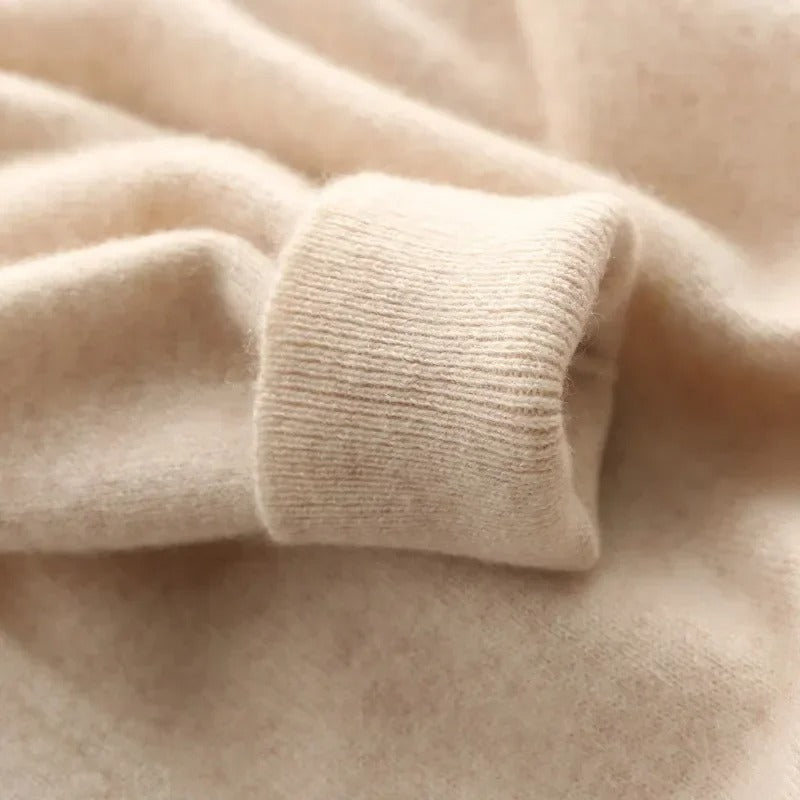 Maglione da uomo in cashmere sciancrato con scollo a V