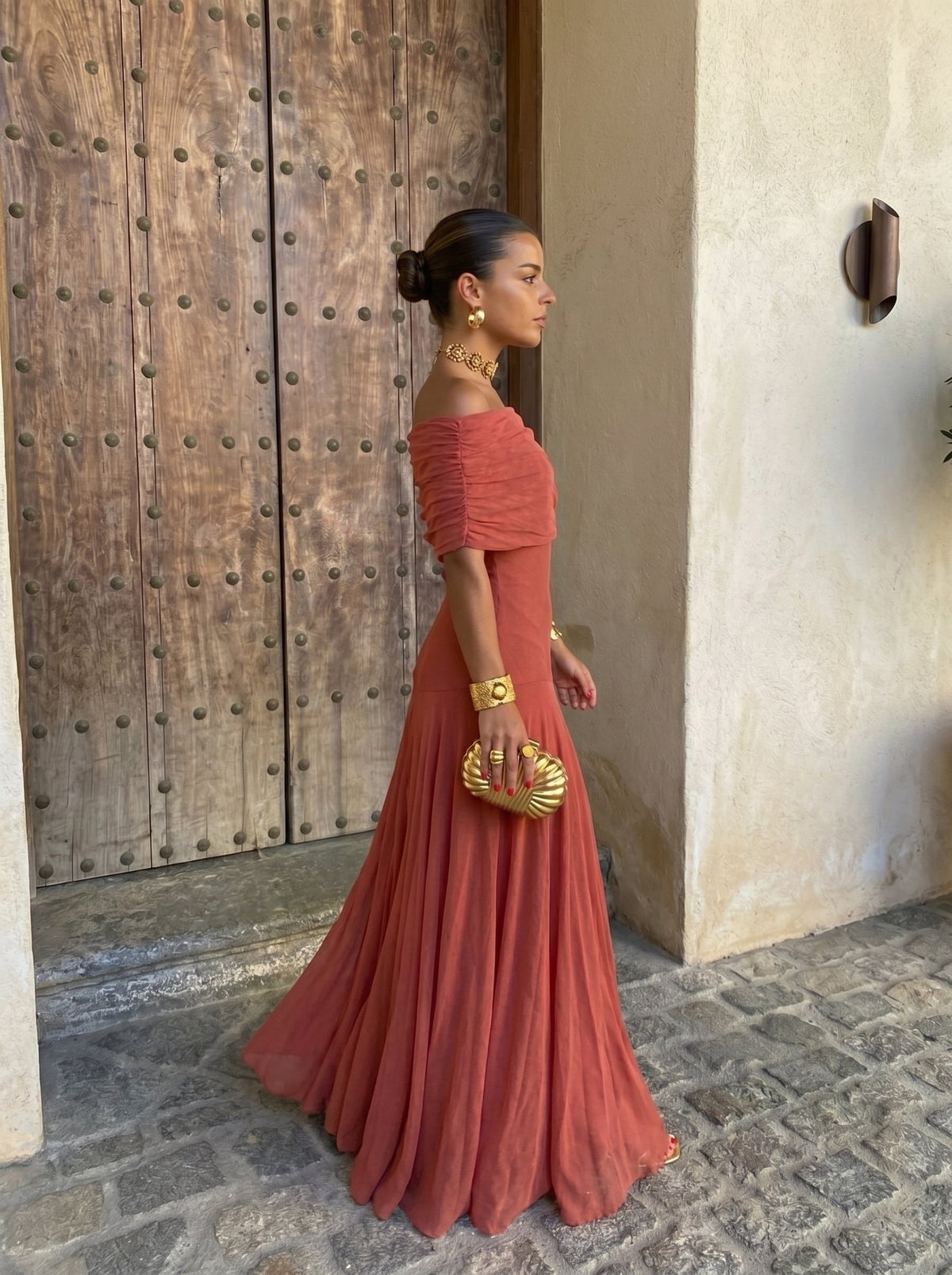Vestido Toledo: Fluidez y Estilo Asimétrico