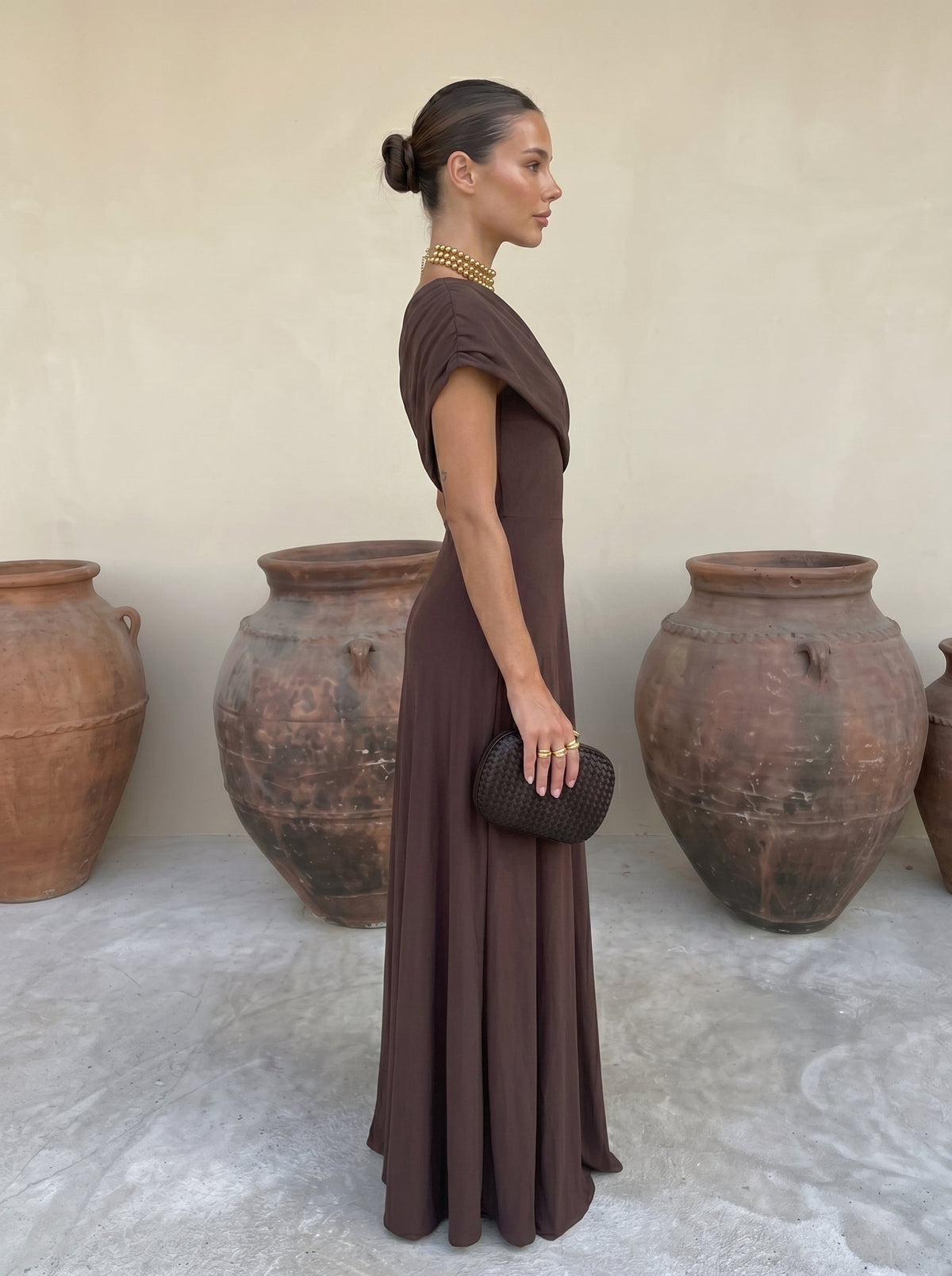 Vestido Toledo: Fluidez y Estilo Asimétrico